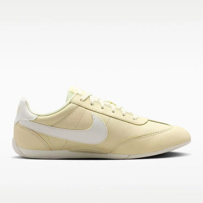 Nike beige vintage casual con delicato motivo litchi, piccolo Swoosh bianco, scarpe basse semplici, versatili e di tendenza HQ1625-500