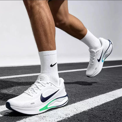 Scarpe da Uomo Nike JOURNEY RUN - Scarpe Sportive Professionali per Corsa su Strada con Supporto, Ammortizzazione e Traspirabilità FN0228-113