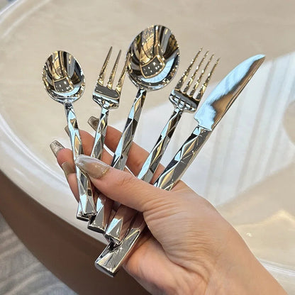 Set di posate in acciaio inossidabile con finitura a taglio diamantato di alta qualità, coltello, forchetta e cucchiaio per bistecche con manico rinforzato, posate occidentali di lusso per uso domestico e alberghiero