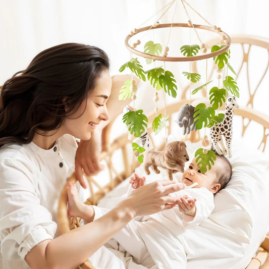 Culla mobile sonaglio giocattolo per 0-12 mesi cartone animato feltro foresta animale letto campana appesa staffa in legno mobile newbaby sonaglio giocattolo