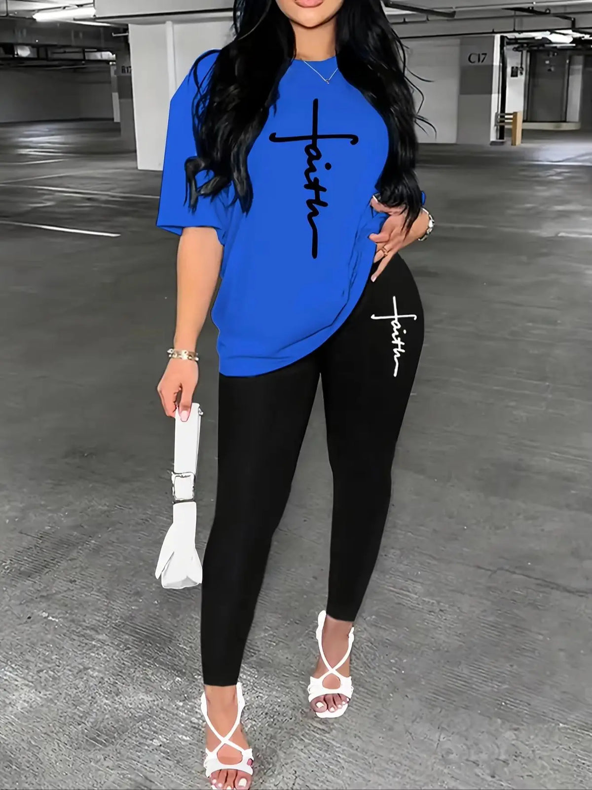 Completo sportivo da donna, taglie forti, con stampa astratta, maglietta a maniche lunghe e pantaloni comodi ed elasticizzati, ideale per l'attività fisica.