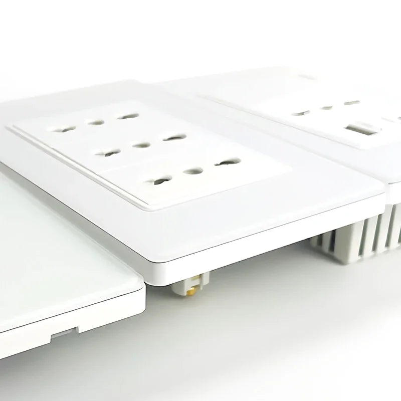 Prese per interruttori a muro T&I con tipo USB  C Ricarica rapida, presa Italia, presa Schuko Cile, pannello in vetro temperato per la casa