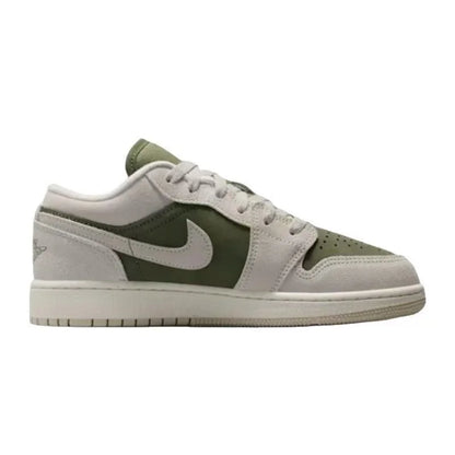 Sneakers basse Nike bianche, grigie e verde oliva, modello AJ1 Retro Patchwork, casual, versatili e di tendenza, HV4396-201