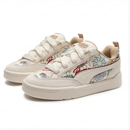 PUMA Scarpe da skate casual alla moda con suola spessa e cuciture in pelle scamosciata con stampa graffiti bianco sporco 405258-02