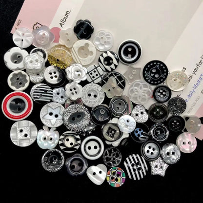 15/25 pezzi di alta qualità nero pulsante casuale fiore da cucire in resina bianco squisito bellissimo bottone decorativo stile Ins
