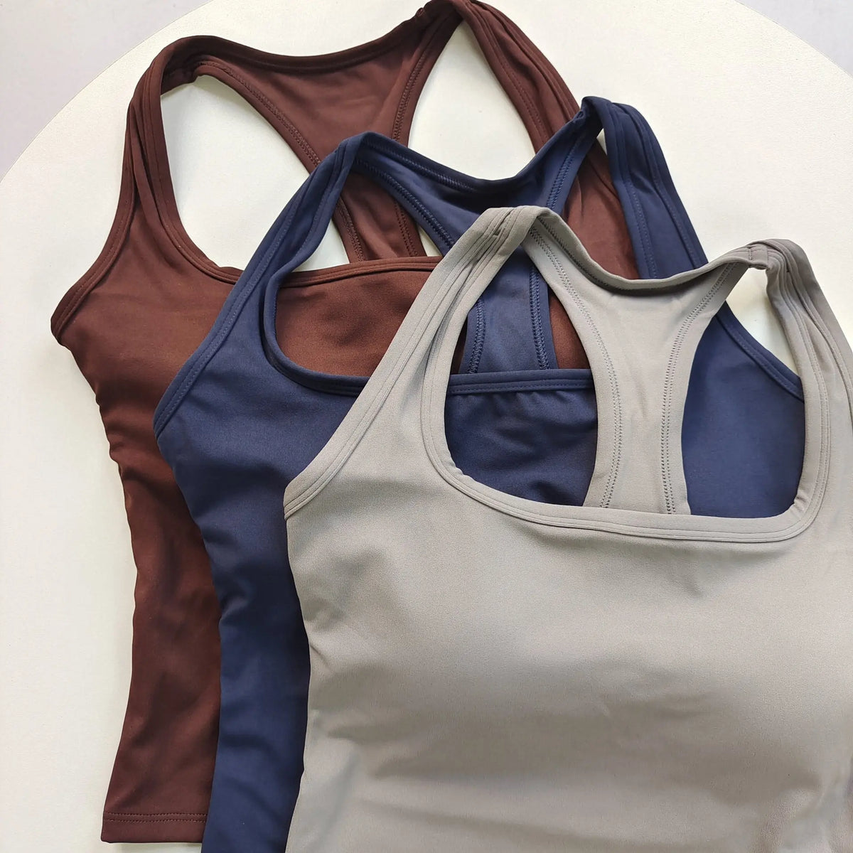 Reggiseno sportivo da donna con scollo quadrato e schiena incrociata, con imbottiture fisse antiurto per yoga, pilates, corsa e palestra