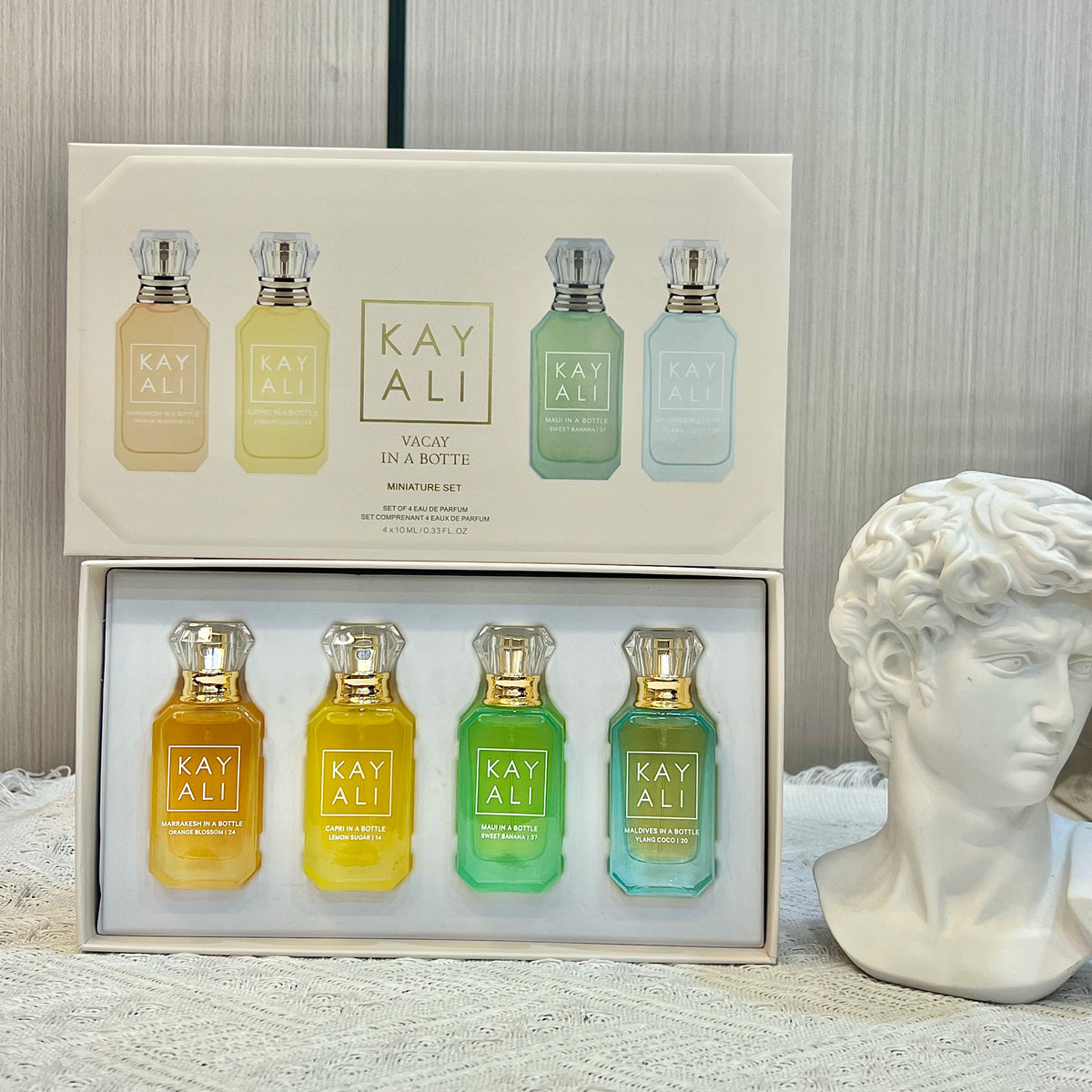 KAYALI Set di 4 Mini Profumi da 10ml, Fragranze Vaniglia, Oud, Floreali, Fruttate, Orientali, Lunga Durata, Unisex, Eau De Parfum, Set da Viaggio di Lusso