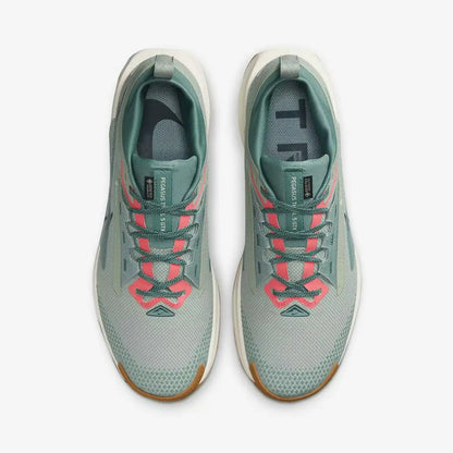 Scarpe da trail running Nike - rete grigio-verde, traspiranti, protettive, con ammortizzazione, suola in gomma resistente, modello FQ0908-300.
