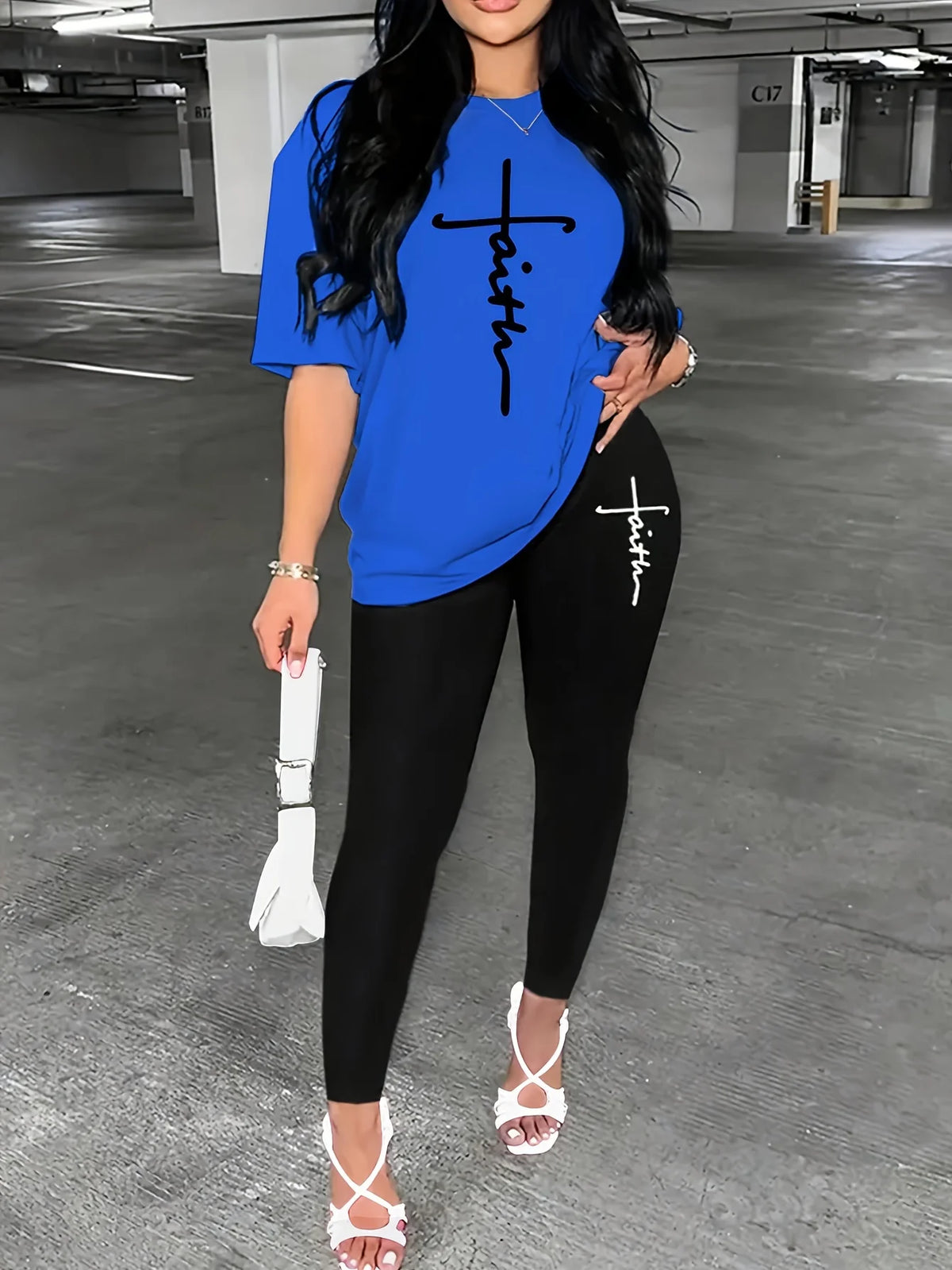 Completo sportivo da donna, taglie forti, con stampa astratta, maglietta a maniche lunghe e pantaloni comodi ed elasticizzati, ideale per l'attività fisica.