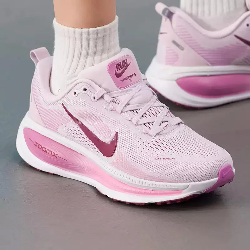 Scarpe Sportive da Donna Nike VOMERO18, Scarpe da Corsa Casual Ammortizzate ed Elastiche Traspiranti HM6804-500