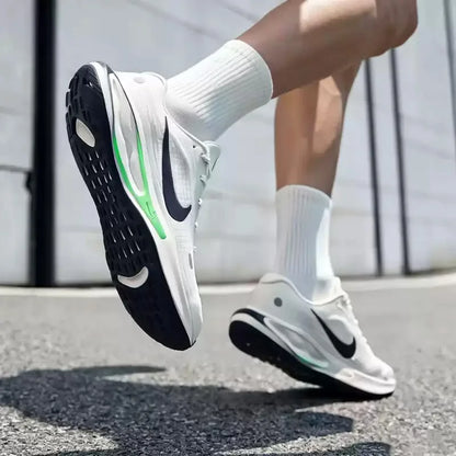 Scarpe da Uomo Nike JOURNEY RUN - Scarpe Sportive Professionali per Corsa su Strada con Supporto, Ammortizzazione e Traspirabilità FN0228-113