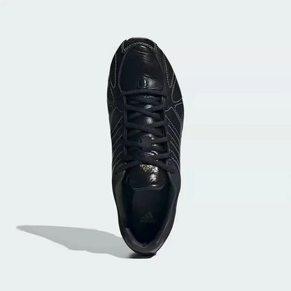 Sneakers vintage alla moda Adidas Retro con motivo a conchiglia, nere con cuciture bianche e suola in gomma IH1654