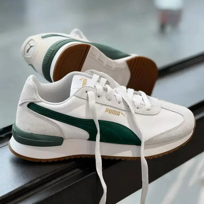 PUMA Sneakers Casual Retrò Leggere Antiscivolo in Pelle Scamosciata Bianca e Verde Scuro con Cuciture 399250-04