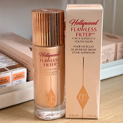 Charlotte, correttore, fondotinta liquido e cipria fissante, a lunga tenuta, controllo dell’oleosità, resistente all’acqua, facile da usare, Tilbury Cosmetics.