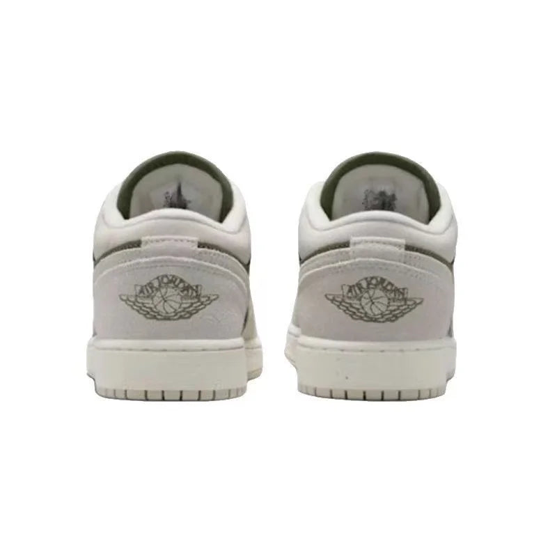 Sneakers basse Nike bianche, grigie e verde oliva, modello AJ1 Retro Patchwork, casual, versatili e di tendenza, HV4396-201