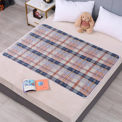 Tappetino per Cambio Pannolini 80x120cm a 4 Strati con Motivo Dinosauro e Cuore, Impermeabile e Lavabile, per Protezione Notturna e Mestruale, Cura del Bambino