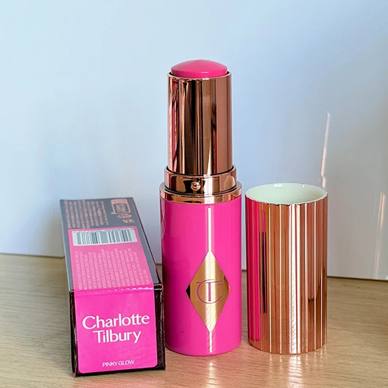 Charlotte, lucidalabbra al gusto di frutta, blush in polvere colorata, stick, tubetto rosa e oro, rossetto facile da applicare, Tilbury Cosmetics.