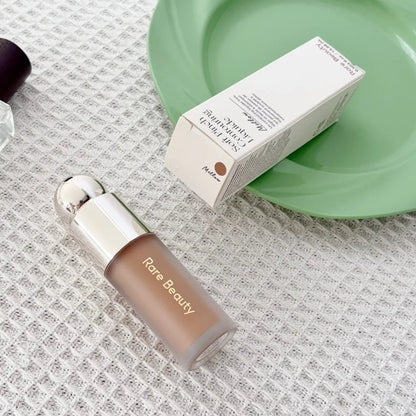 Rare Beauty Serene Gentle Mellow Solac Bronzer Liquido per Contorno Viso, Illuminante Liscio a Lunga Durata, Effetto Specchio Naturale