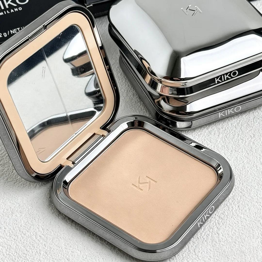 KIKO Matte Fusion Pressed Powder SPF Correttore a Lunga Durata Resistente al Sudore Controllo del Sebo Uso a Secco o Umido Fissaggio del Trucco con Specchio e Spugnetta