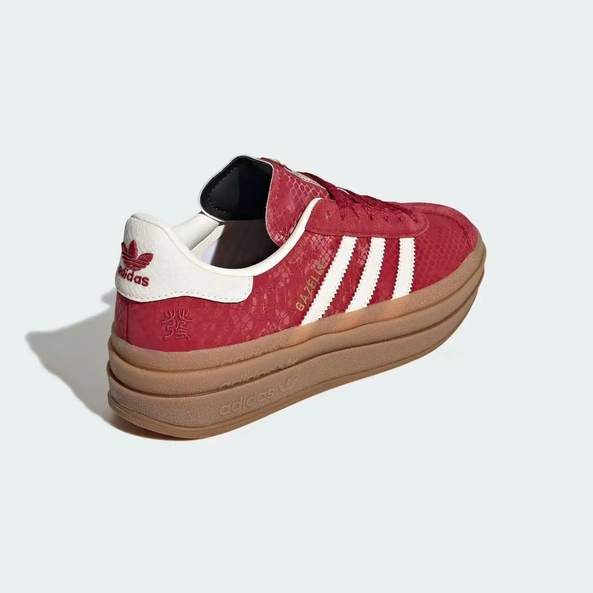 Sneakers Adidas Edizione Capodanno, stampa serpente color rosso vino con triple strisce bianche, scarpe con plateau JQ5977
