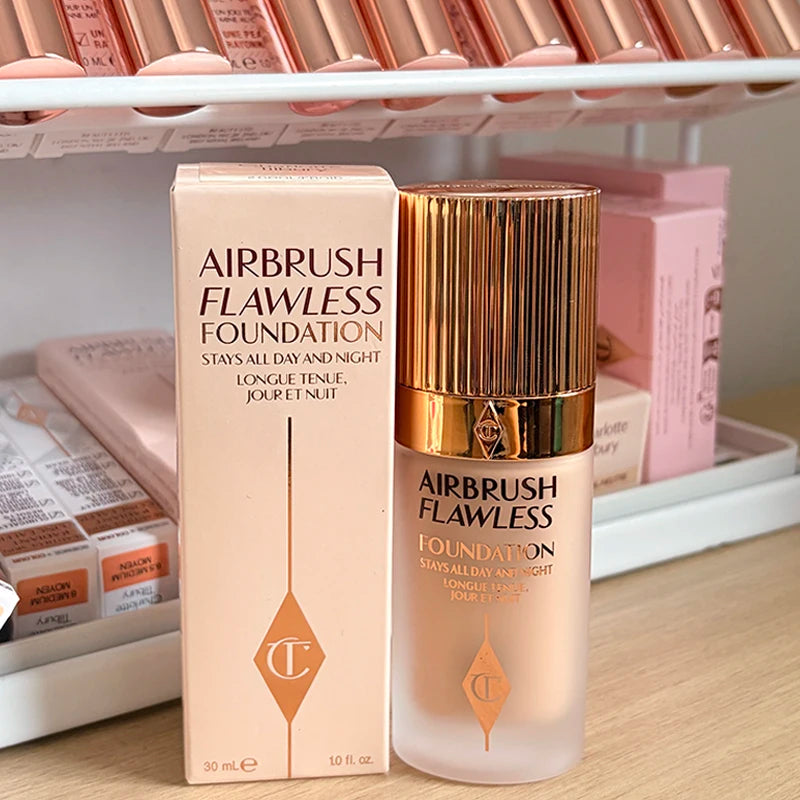 Fondotinta Liquido e Cipria Micro-Leggera Charlotte Tilbury: Cosmetici Portatili Multiuso Effetto Flawless