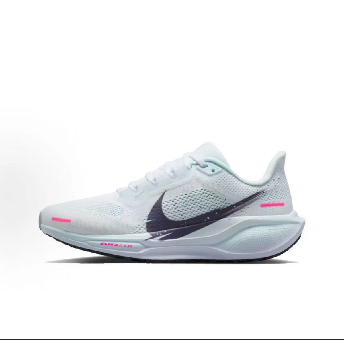 Scarpe da donna Nike, modello basso, colore azzurro ghiaccio, realizzate in tessuto Flyknit traspirante, resistenti e con sistema di assorbimento degli urti, codice IM6683-159.