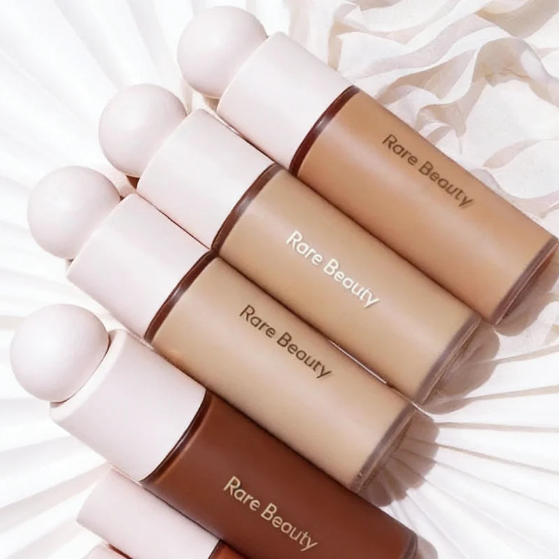 Fondotinta liquido leggero e invisibile Rare Beauty, stick per il contouring 3D, copre naturalmente imperfezioni, occhiaie, lentiggini e segni dell'acne, base per il trucco.