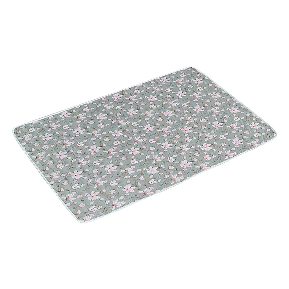 Tappetino per Cambio Pannolini 80x120cm a 4 Strati con Motivo Dinosauro e Cuore, Impermeabile e Lavabile, per Protezione Notturna e Mestruale, Cura del Bambino