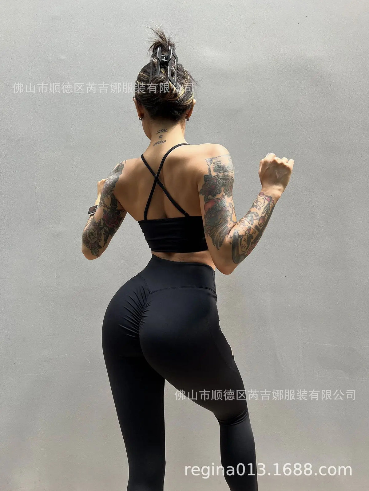 Reggiseno sportivo leggero a V profonda e sexy, pantaloni yoga a vita alta modellanti e scollati da donna
