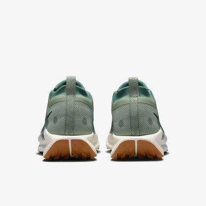 Scarpe da trail running Nike - rete grigio-verde, traspiranti, protettive, con ammortizzazione, suola in gomma resistente, modello FQ0908-300.
