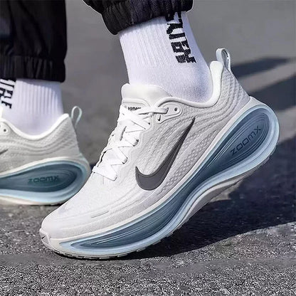 Scarpe da uomo Nike VOMERO PLUS - Scarpe da corsa su strada per allenamento Soft Flex, Numero modello: HV8150-111