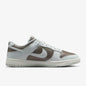 Sneakers basse Nike bianche e grigio chiaro con dettagli rosa menta, pannelli in rete per una maggiore traspirabilità, modello casual alla moda DX6060-121