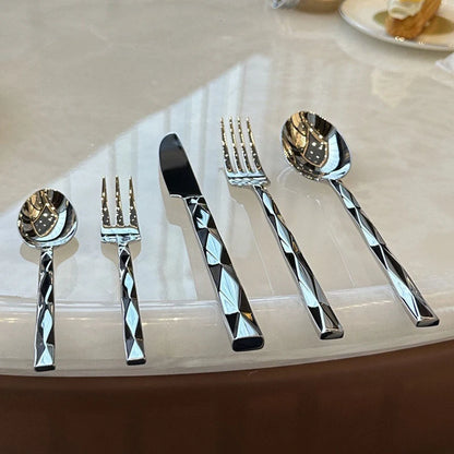 Set di posate in acciaio inossidabile con finitura a taglio diamantato di alta qualità, coltello, forchetta e cucchiaio per bistecche con manico rinforzato, posate occidentali di lusso per uso domestico e alberghiero