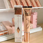 Charlotte Tilbury Soft Light Essence Fondotinta Liquido con Acido Ialuronico per un Aspetto Sano e Luminoso Naturale, Cosmetici per Pelle Secca