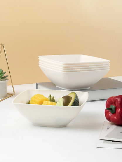 Set di posate quadrato color bianco sporco da 8 pezzi, composto da un piatto quadrato, una ciotola quadrata, una tazza, un coltello, una forchetta, un cucchiaio e una scatola per posate—per l'uso quotidiano.