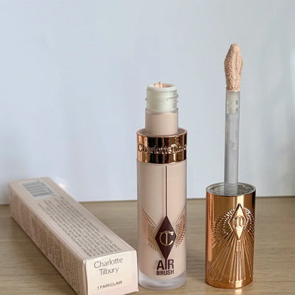 Charlotte, correttore, fondotinta liquido e cipria fissante, a lunga tenuta, controllo dell’oleosità, resistente all’acqua, facile da usare, Tilbury Cosmetics.