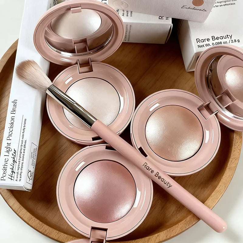Rare Beauty Fard in Crema in Polvere Fine Rosa Opaco ad Alta Lucentezza, Lunga Durata, Illuminante per il Viso, con Glitter Integrato