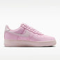 Nike Air Force 1, scarpe da ginnastica basse, interamente rosa, con tomaia in morbido tessuto rosa fiori di ciliegio, scarpe casual versatili, modello IR0871-600.