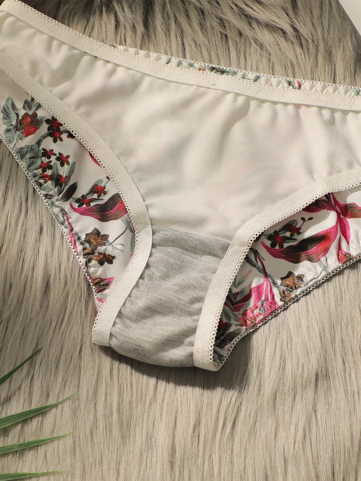 Set di biancheria intima modello rinted carino da donna di vendita caldo che raccoglie push up set di reggiseno aderente sottile e confortevole A2134