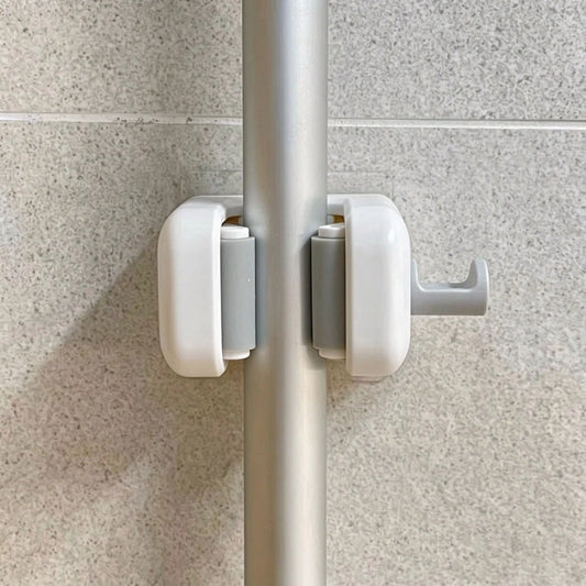 2 pezzi di supporti autoadesivi per mocio e scopa, da fissare a parete senza bisogno di trapano, clip impermeabili per mocio, appendiabiti per riporre gli strumenti di pulizia in bagno e in cucina.
