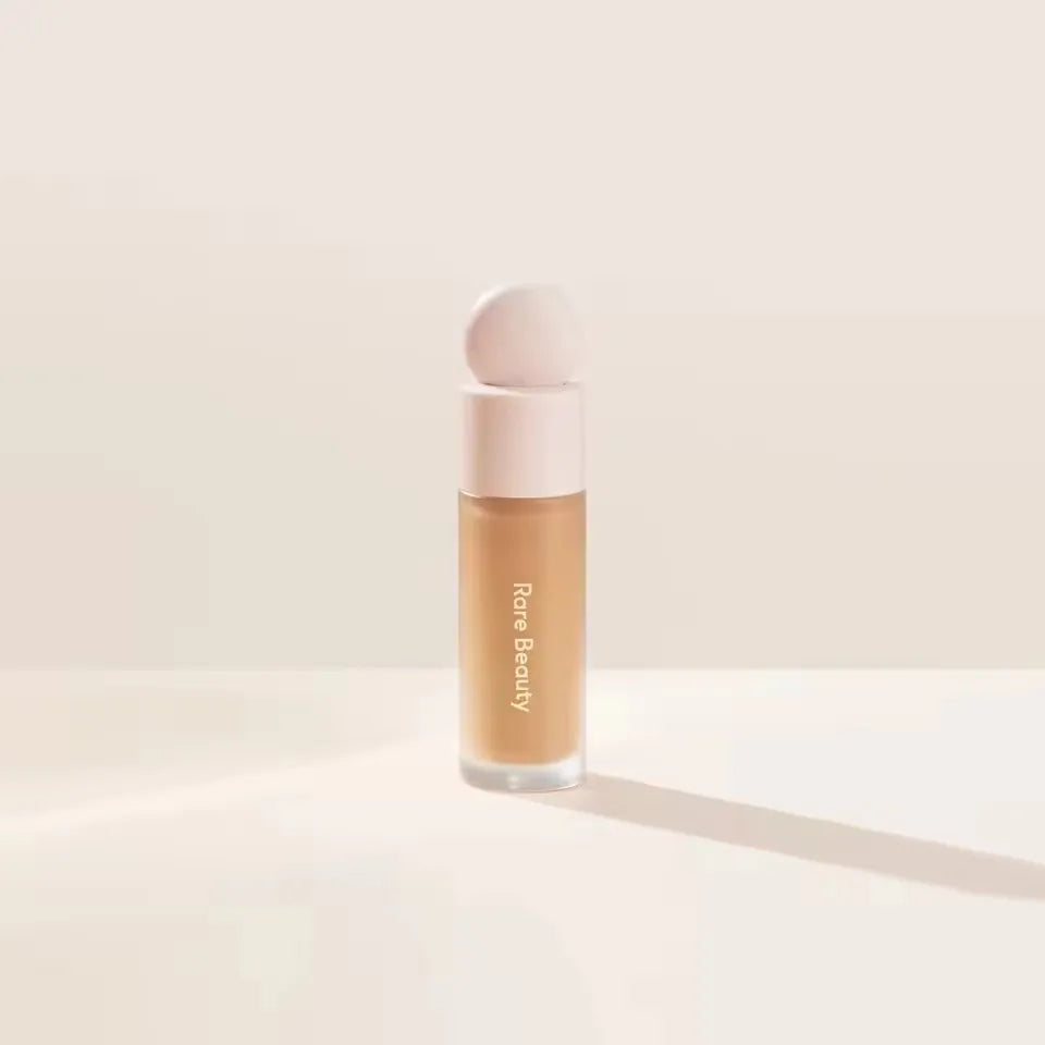 Fondotinta liquido leggero e invisibile Rare Beauty, stick per il contouring 3D, copre naturalmente imperfezioni, occhiaie, lentiggini e segni dell'acne, base per il trucco.
