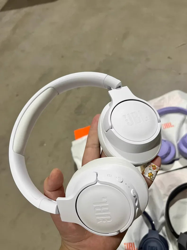 Cuffie wireless JBL Tune 720BT, modello on-ear, con tecnologia Bluetooth 5.0, cancellazione del rumore, ideali per il gaming e lo sport, con funzione vivavoce, 720 BT.