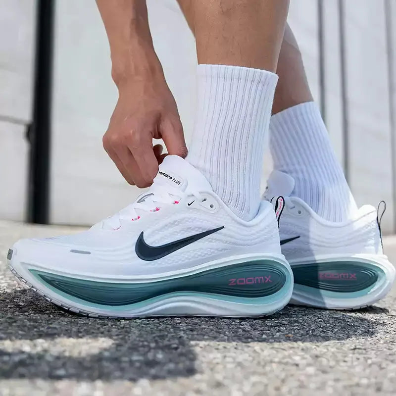Scarpe da Corsa Nike per Uomo VOMERO PLUS, Scarpe Sportive per Maratona, Ammortizzate, in Rete Traspirante, Modello HV8150-110
