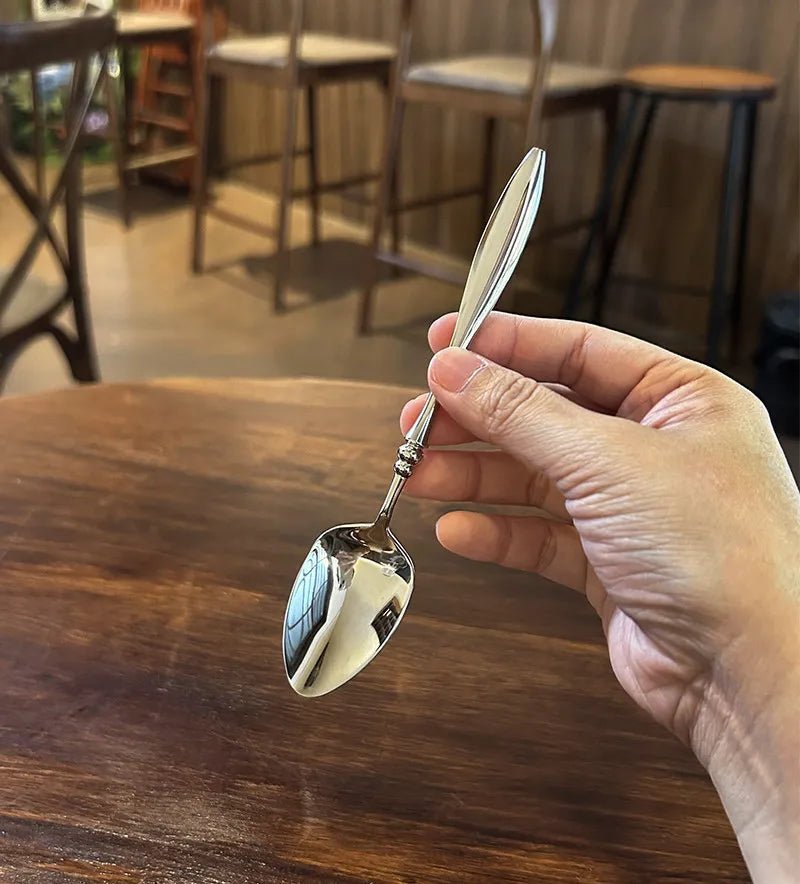 Set di posate per bistecche in acciaio inossidabile 304 di alta qualità, 6 pezzi, coltello, forchetta e cucchiaio creativi e rinforzati, stoviglie per hotel e ristoranti