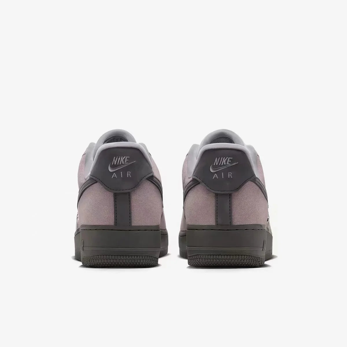 Sneakers Nike Air Force 1 con design a blocchi di colore, tomaia grigio-viola, suola spessa nera, modello di tendenza IZ6168-001