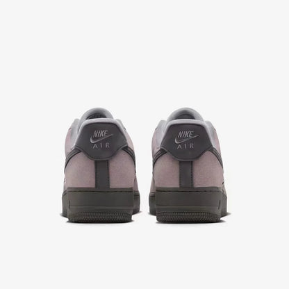 Sneakers Nike Air Force 1 con design a blocchi di colore, tomaia grigio-viola, suola spessa nera, modello di tendenza IZ6168-001