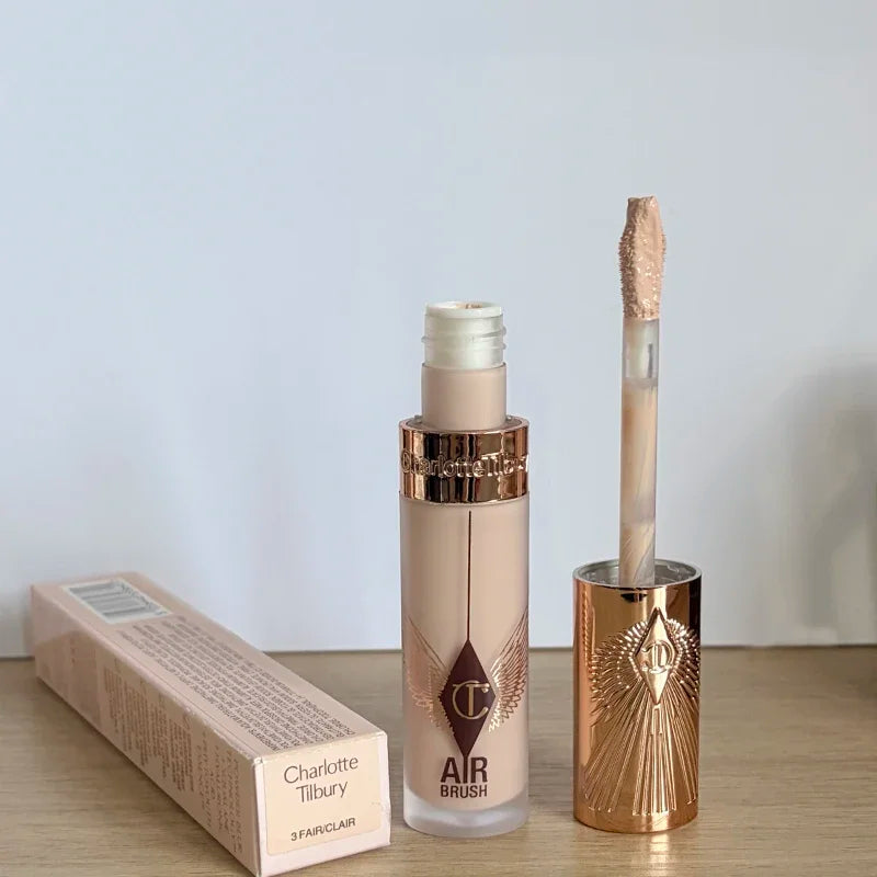 Charlotte, correttore, fondotinta liquido e cipria fissante, a lunga tenuta, controllo dell’oleosità, resistente all’acqua, facile da usare, Tilbury Cosmetics.