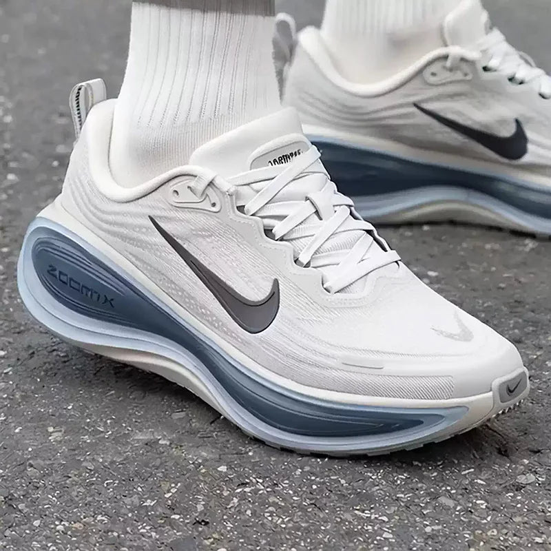 Scarpe da uomo Nike VOMERO PLUS - Scarpe da corsa su strada per allenamento Soft Flex, Numero modello: HV8150-111