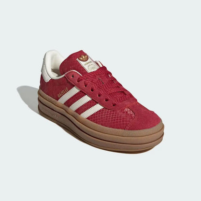 Sneakers Adidas Edizione Capodanno, stampa serpente color rosso vino con triple strisce bianche, scarpe con plateau JQ5977