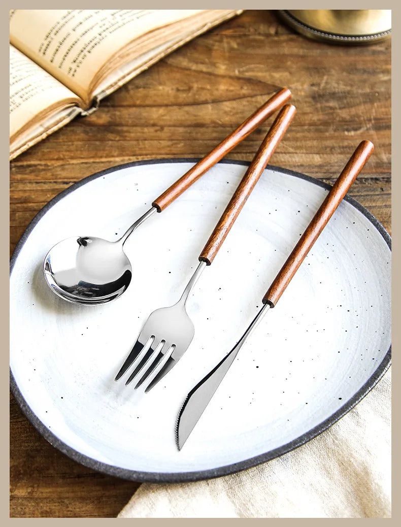Set di posate di lusso leggero per hotel in acciaio inossidabile con manico in palissandro vintage, coltello da bistecca, forchetta e cucchiaio